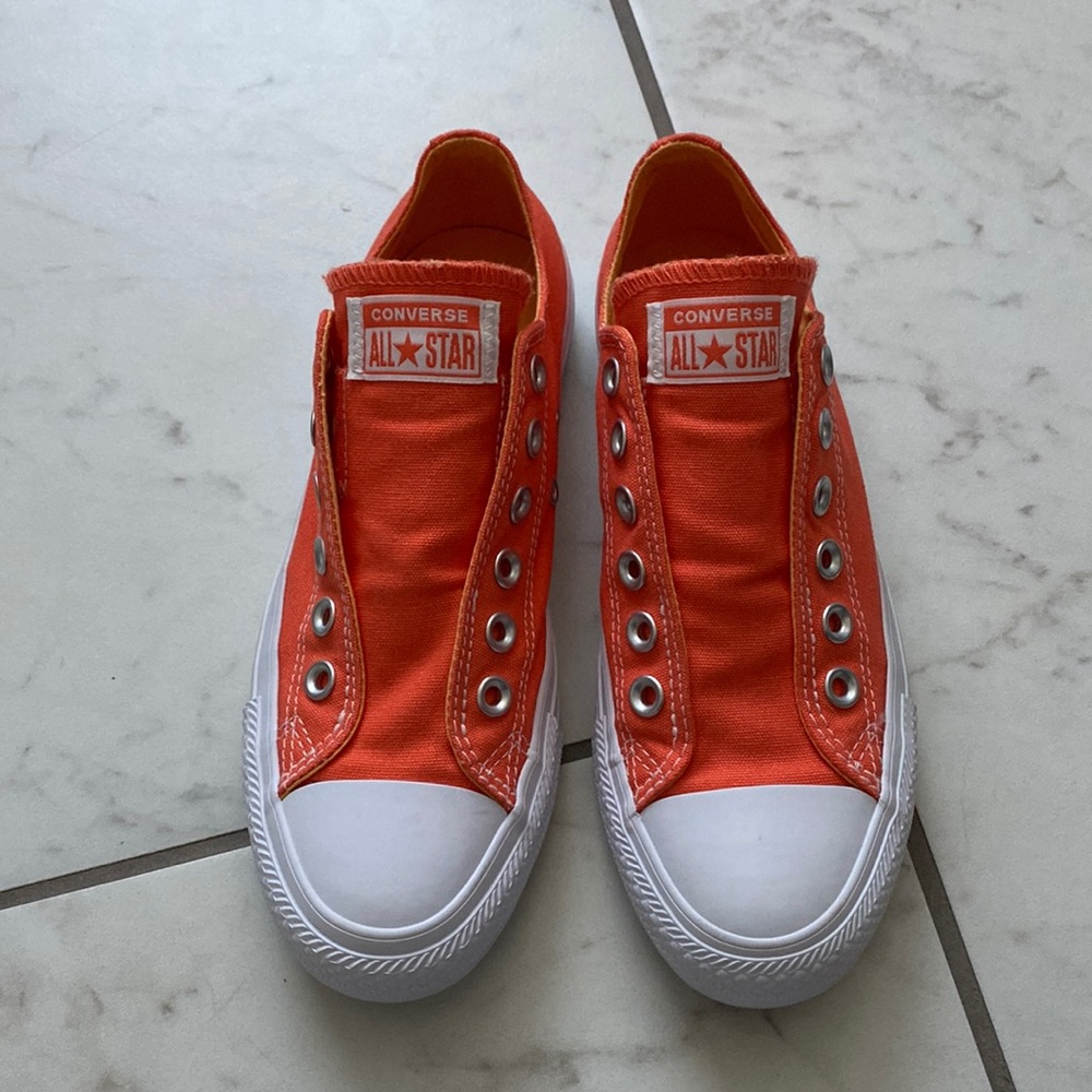 Orange Laceless Converse All Star Low Top Sneakers women’s size 7/men’s size 5